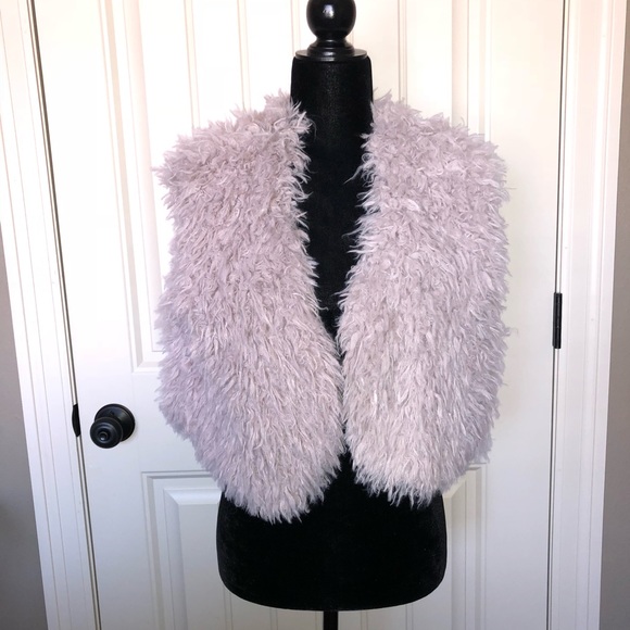 2B Bebe Jackets & Blazers - 🟣4/$25 2b Bebe Faux Fur Boho Vest